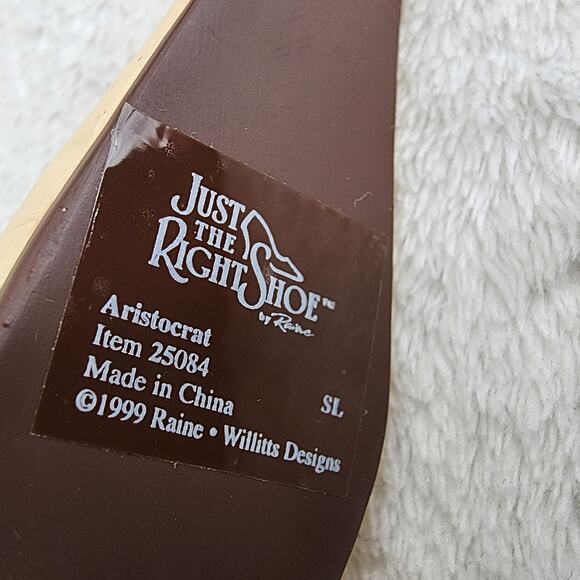Aristocrat- Just The Right Shoe Sculpture. Mint Condition. COA includes Box - Picture 5 of 9